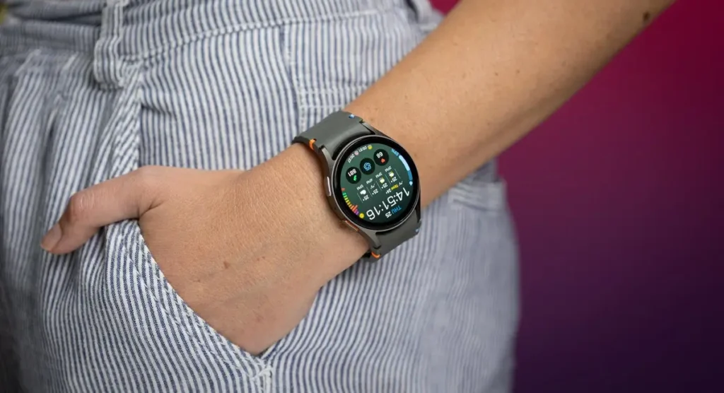 galaxy watch 7 44mm daizima 1 e1758638258382 - فروشگاه اینترنتی دایزیما ساعت هوشمند سامسونگ مدل Galaxy Watch 7 44mm L310